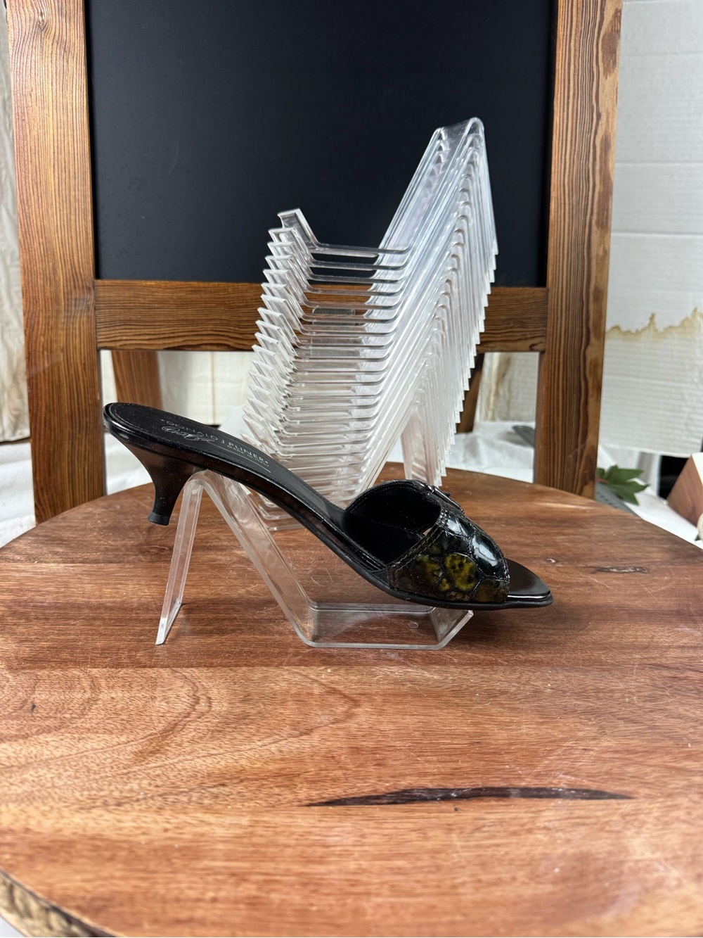 Jetec Acrylic clear shoe display(24 pieces).